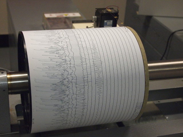 Recording seismic data on a paper reel