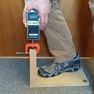 Pull force test on magnetic table leg