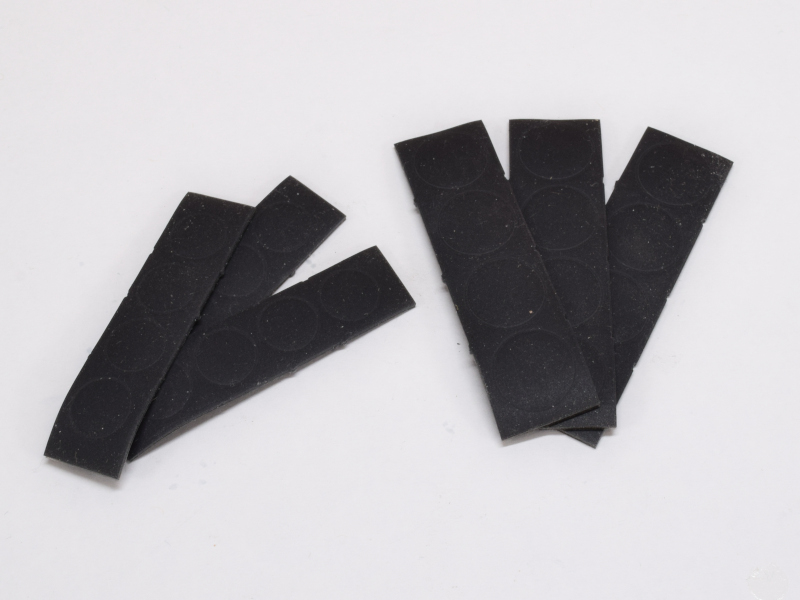 Anti slip traction pads for disc magnets