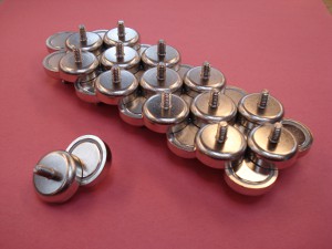 Pile of mounting magnets