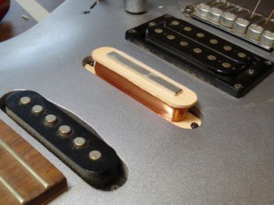 Electric guitar using diy magnet pickup