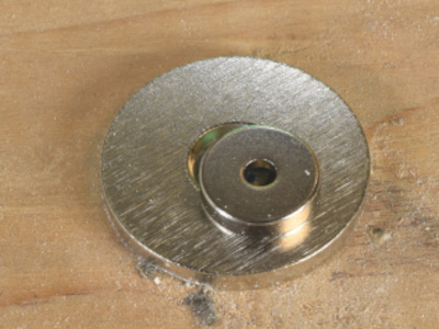 Countersunk magnet on steel washer