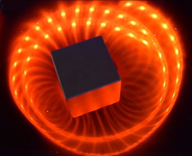 Block magnet's field viewable in orange with a ferrocell