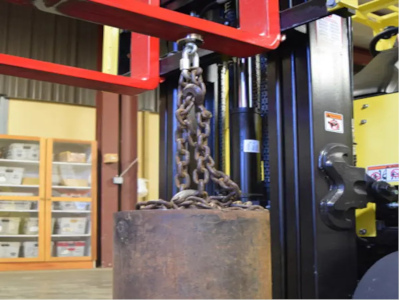 Magnets lifting heavy load thumbnail